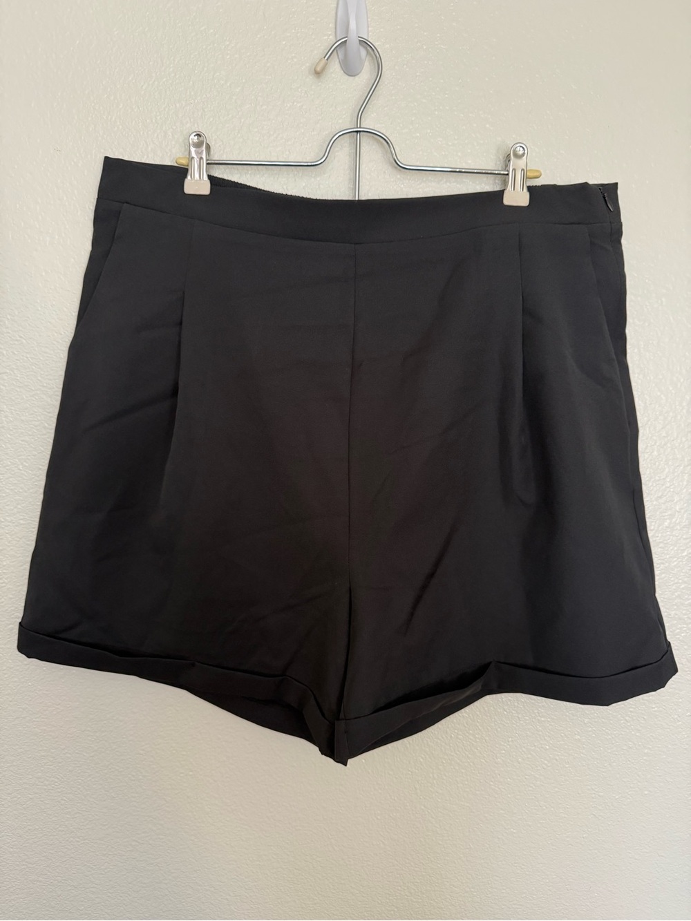NWOT WHITE BIRCH SERIOUSLY CHIC HIGH-RISE BLACK SHORTS